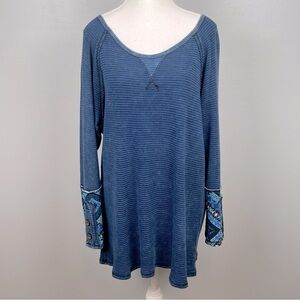 Soft Surroundings blue thermal waffle knit patterned cuff tunic top, large.